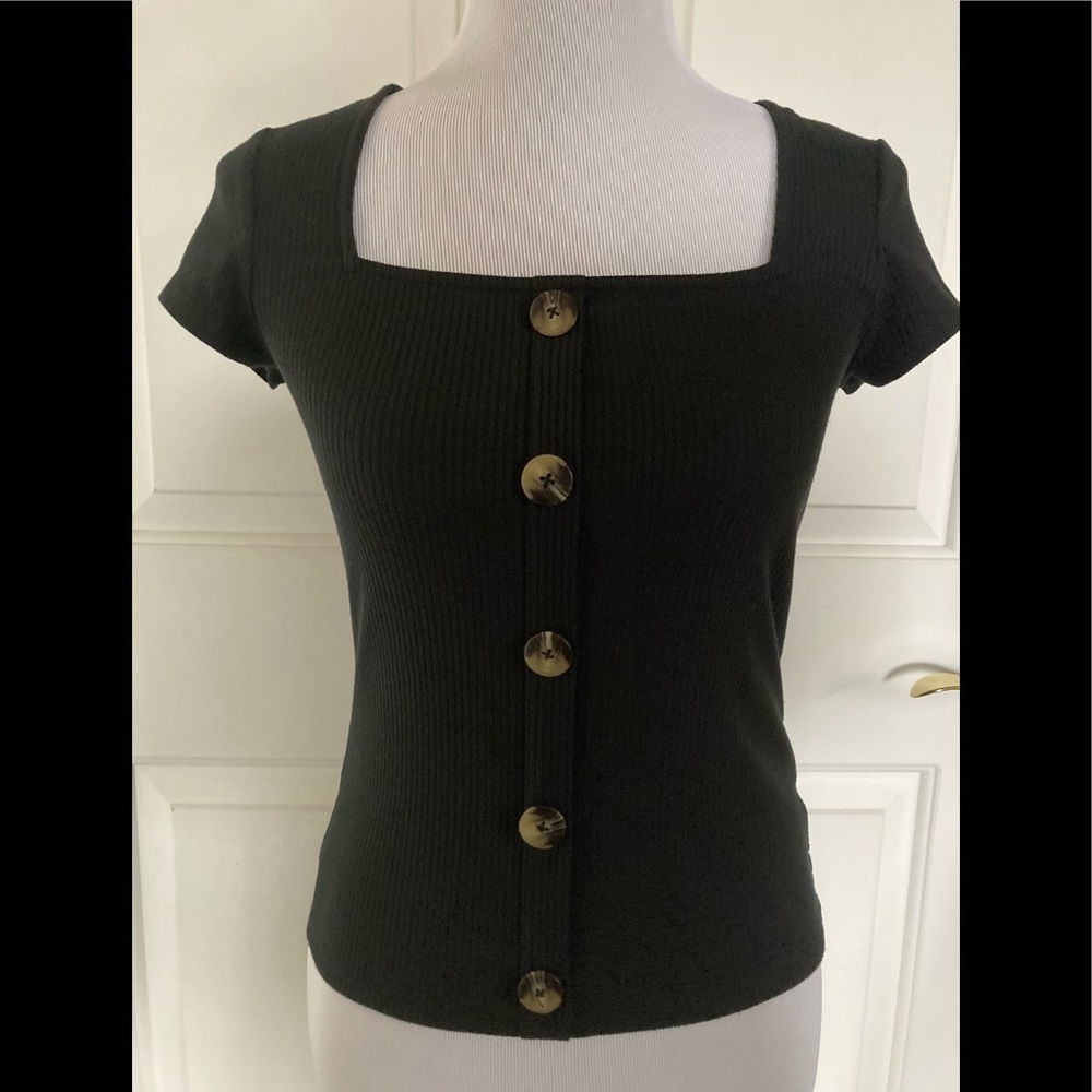 Short sleeve square neck T-shirt with buttons